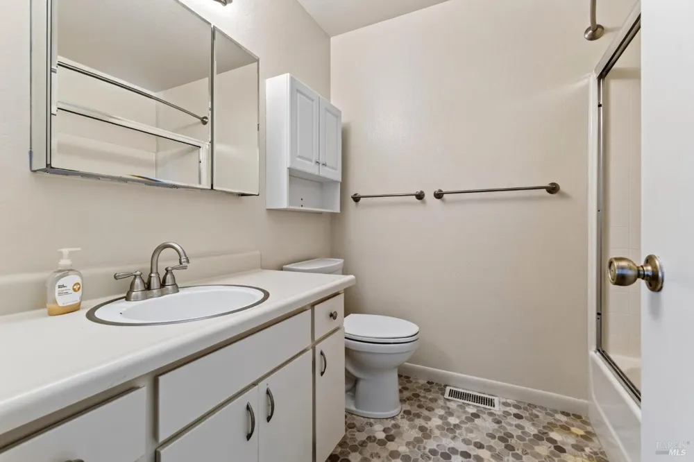 582 Maria Drive Petaluma, CA 94954