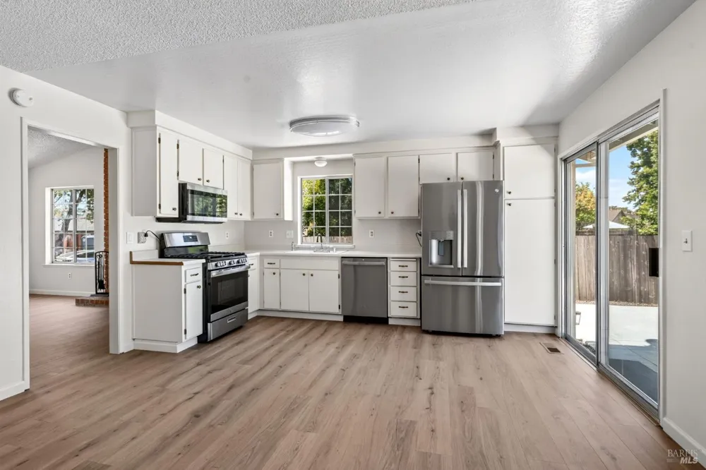 582 Maria Drive Petaluma, CA 94954