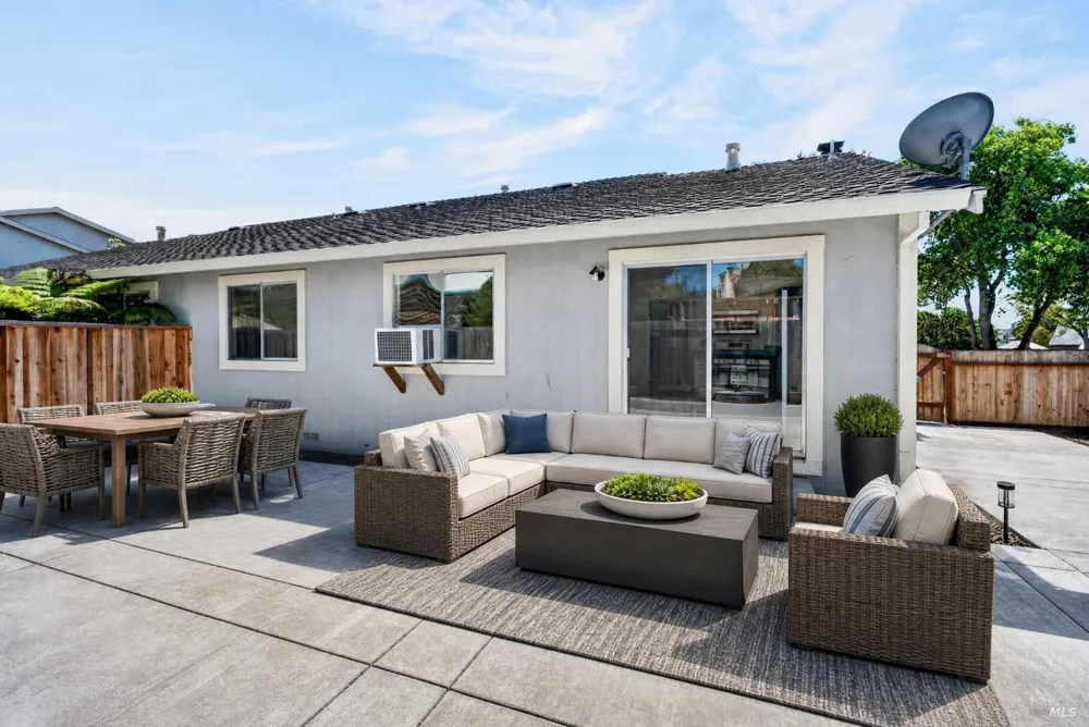 582 Maria Drive Petaluma, CA 94954