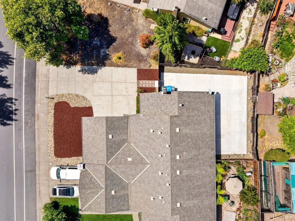 582 Maria Drive Petaluma, CA 94954
