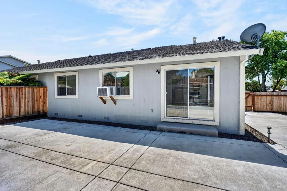 582 Maria Drive Petaluma, CA 94954