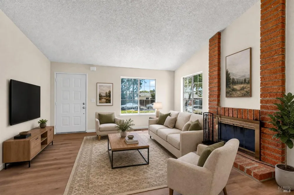 582 Maria Drive Petaluma, CA 94954