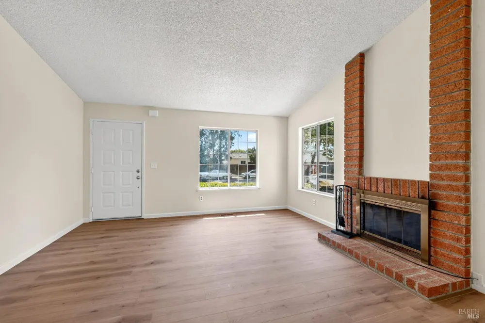 582 Maria Drive Petaluma, CA 94954