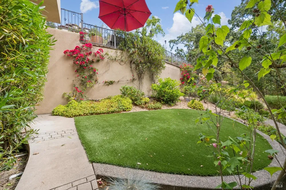 2588 Vineyard Road Novato, CA 94947