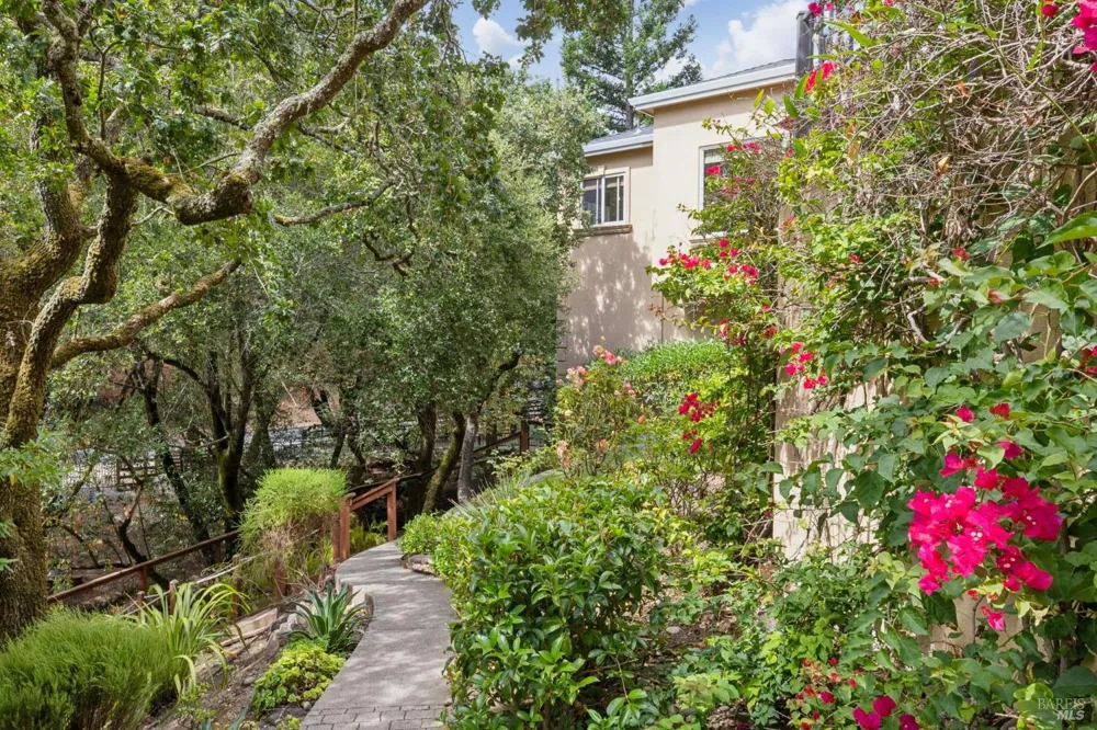 2588 Vineyard Road Novato, CA 94947