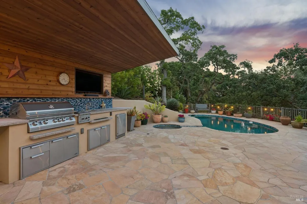 2588 Vineyard Road Novato, CA 94947