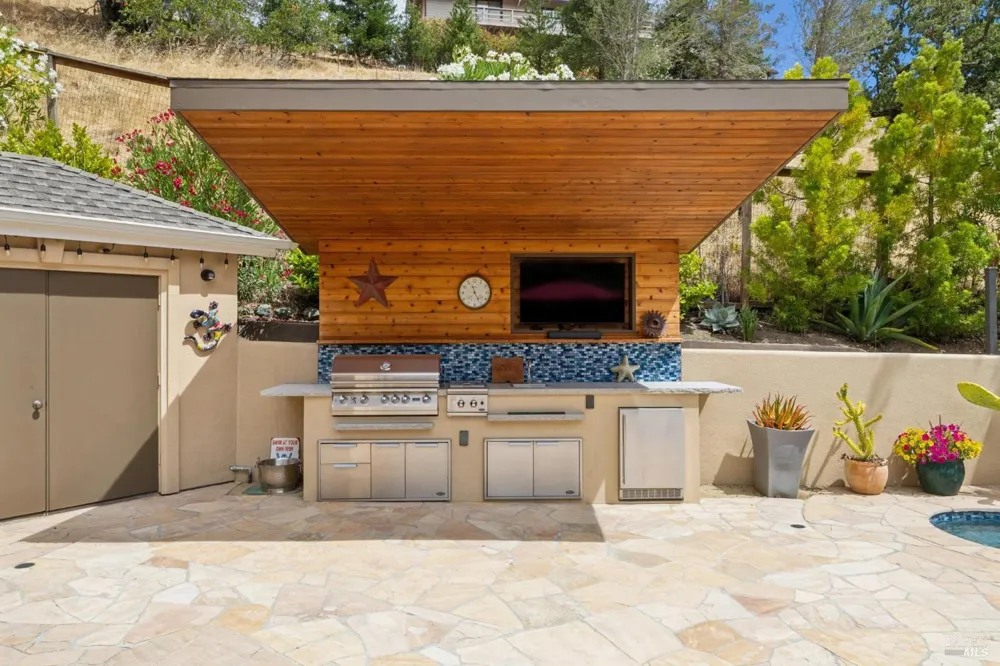 2588 Vineyard Road Novato, CA 94947
