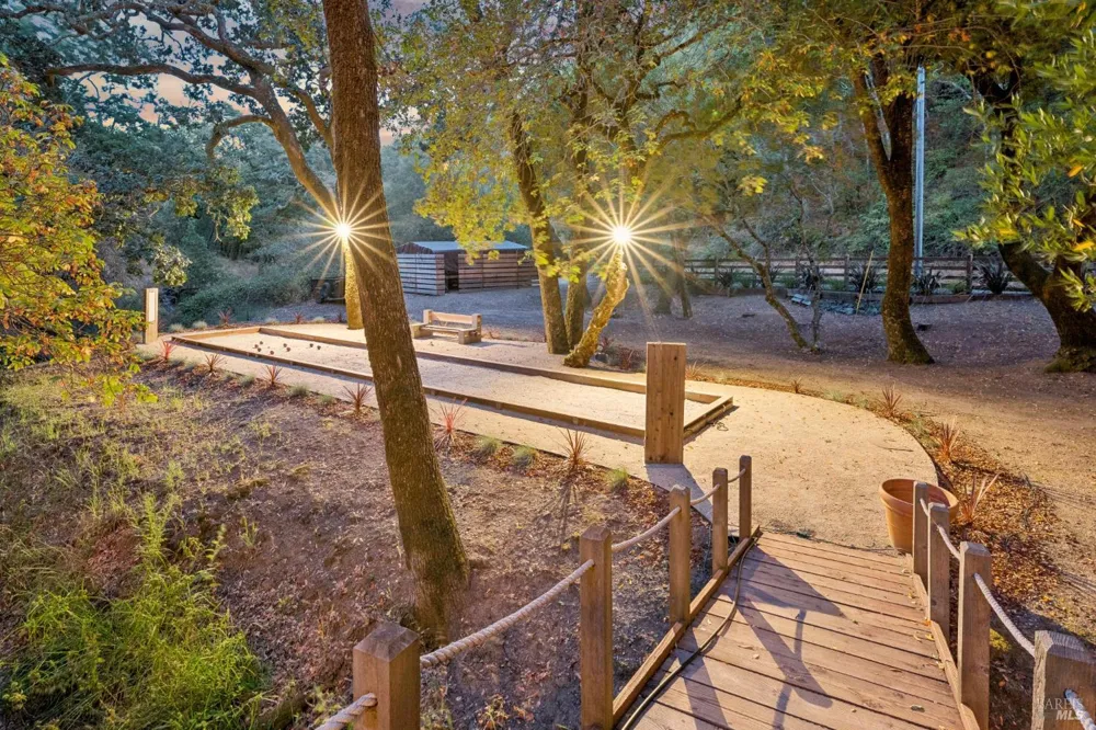 2588 Vineyard Road Novato, CA 94947