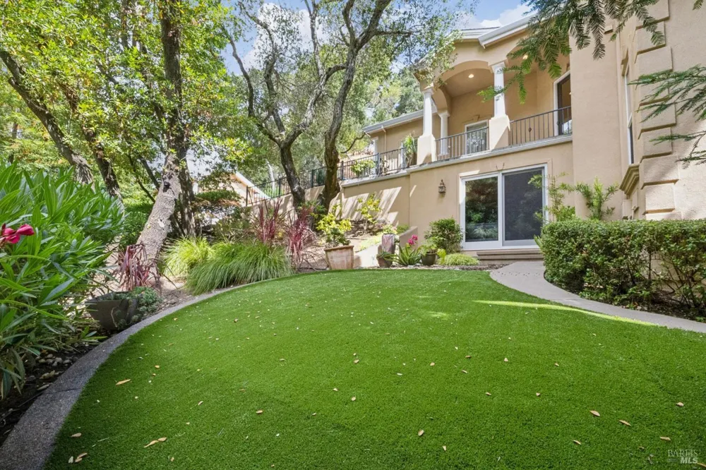 2588 Vineyard Road Novato, CA 94947