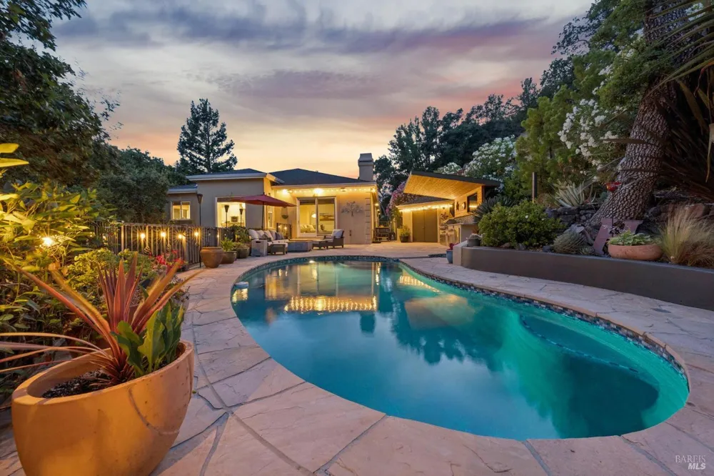 2588 Vineyard Road Novato, CA 94947