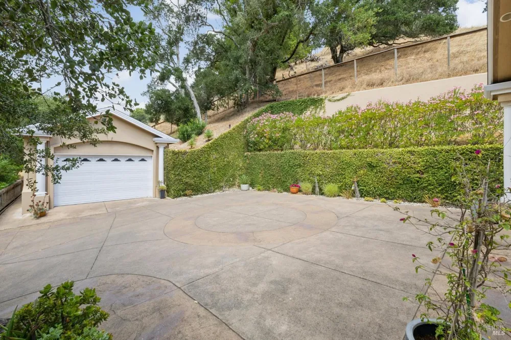 2588 Vineyard Road Novato, CA 94947