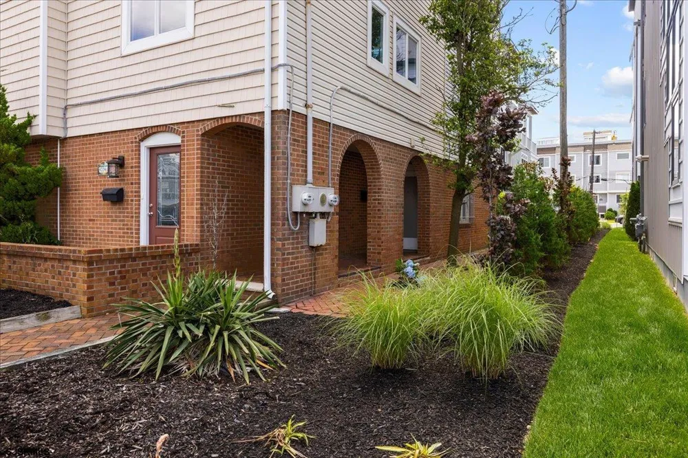 9704 Pacific Ave Margate, NJ 08402
