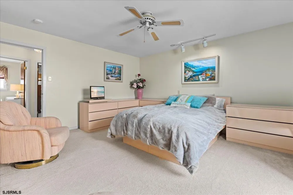 9704 Pacific Ave Margate, NJ 08402