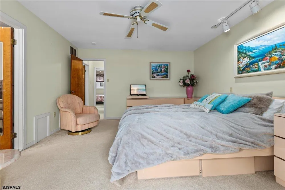 9704 Pacific Ave Margate, NJ 08402