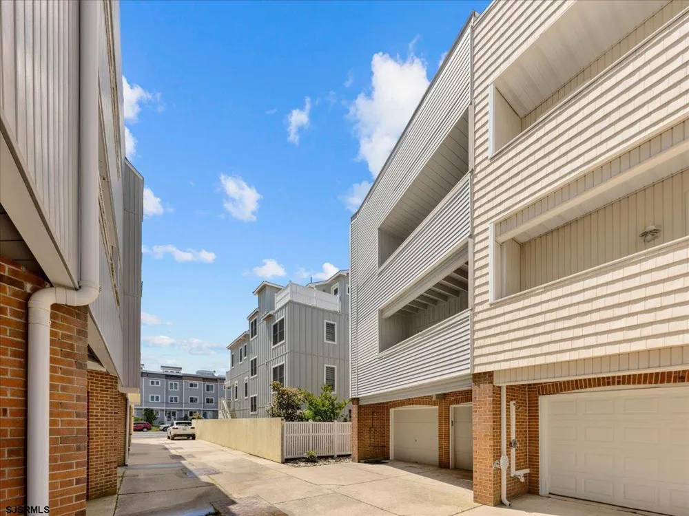 9704 Pacific Ave Margate, NJ 08402