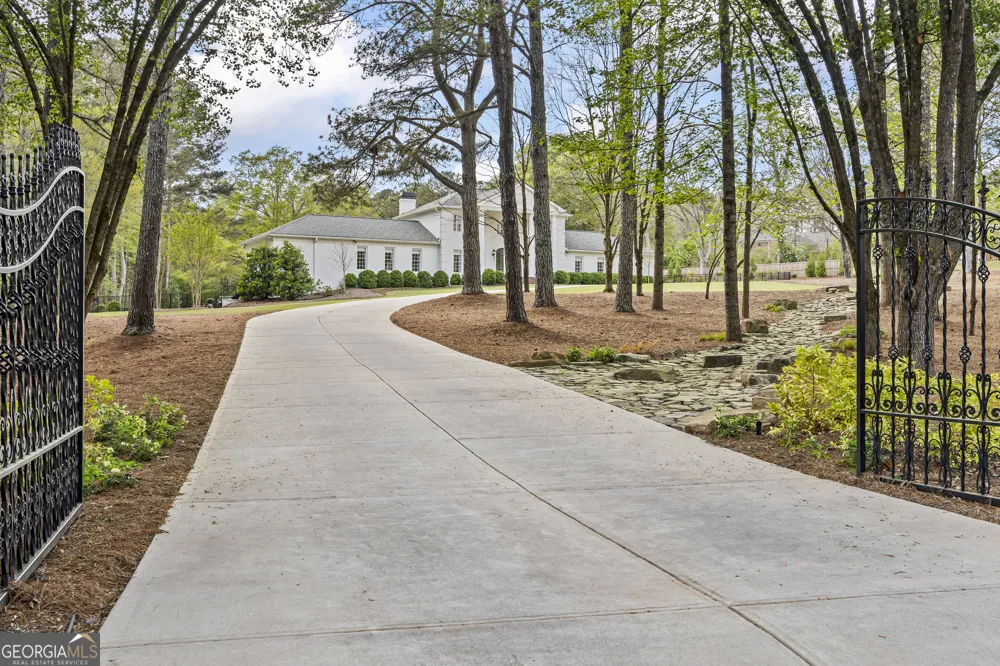 1900 Crystal Hills DR Athens, GA 30606