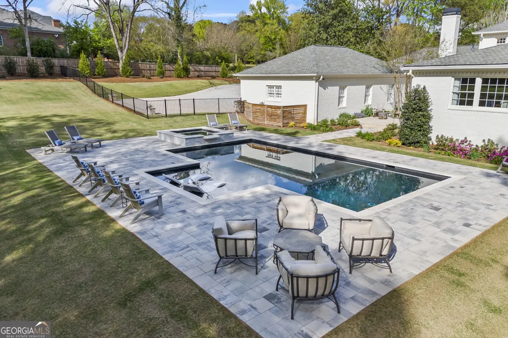 1900 Crystal Hills DR Athens, GA 30606