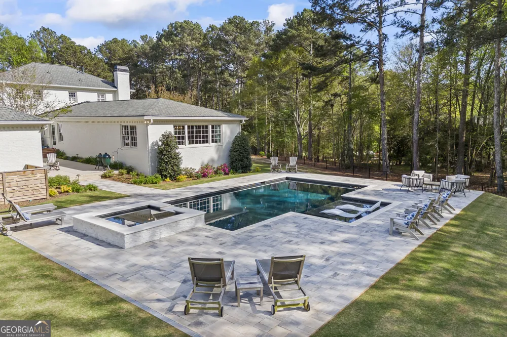 1900 Crystal Hills DR Athens, GA 30606