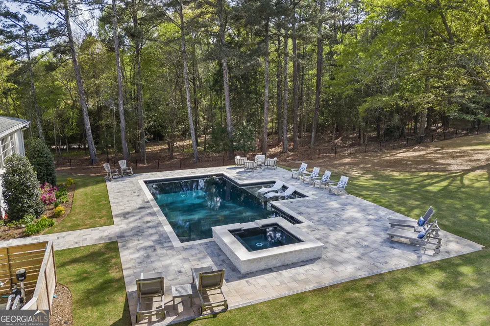 1900 Crystal Hills DR Athens, GA 30606