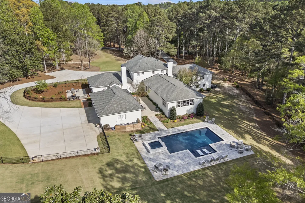 1900 Crystal Hills DR Athens, GA 30606