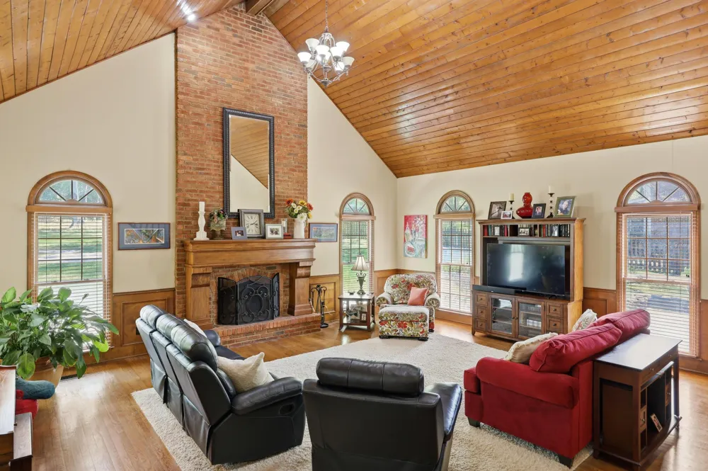 15 Middle Creek Road Signal Mountain, TN 37377