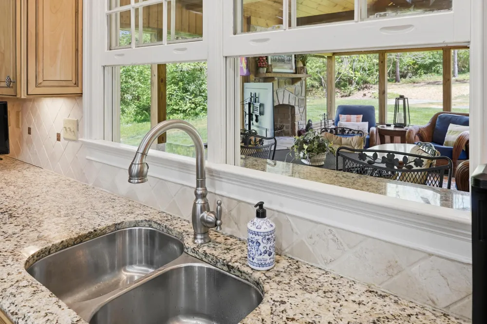 15 Middle Creek Road Signal Mountain, TN 37377
