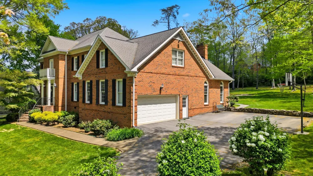15 Middle Creek Road Signal Mountain, TN 37377