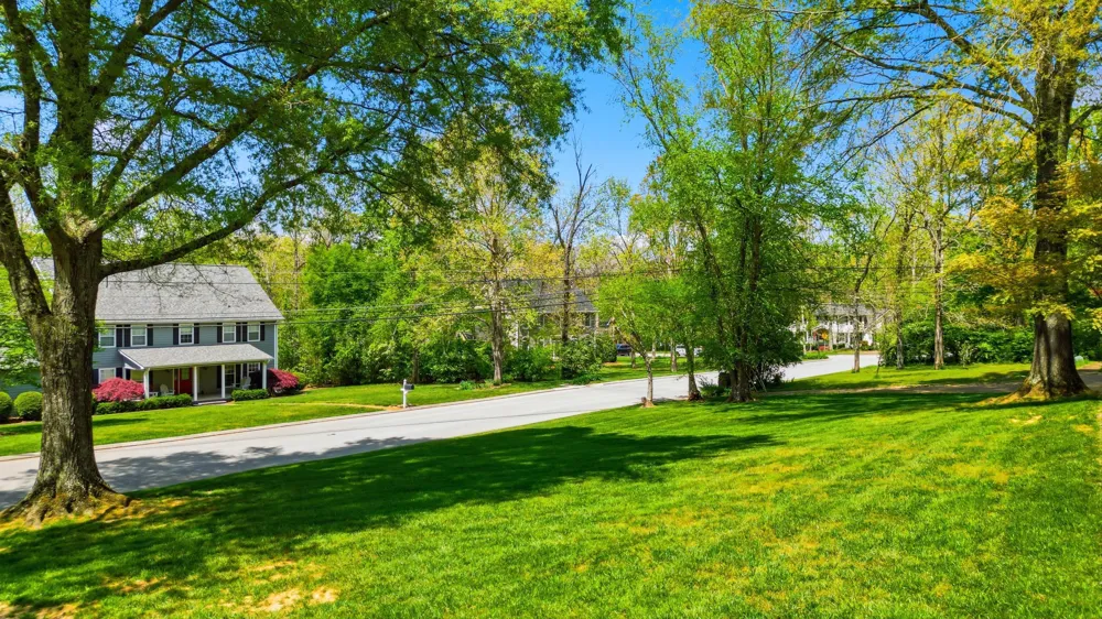 15 Middle Creek Road Signal Mountain, TN 37377