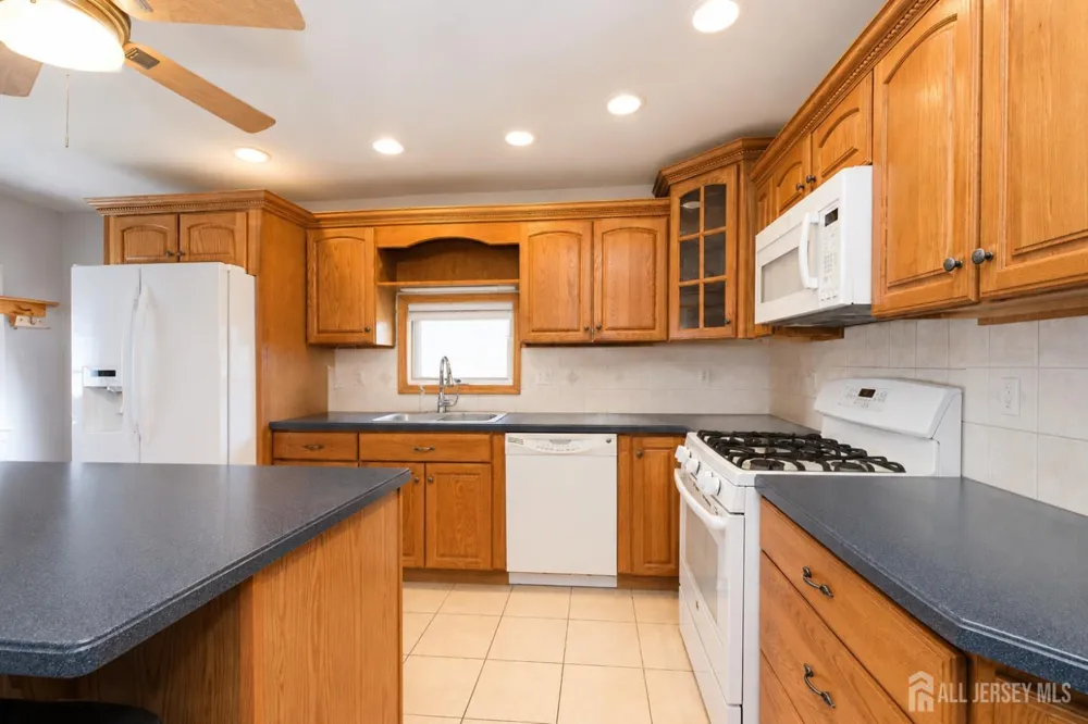 199 Princeton Road Parlin, NJ 08859