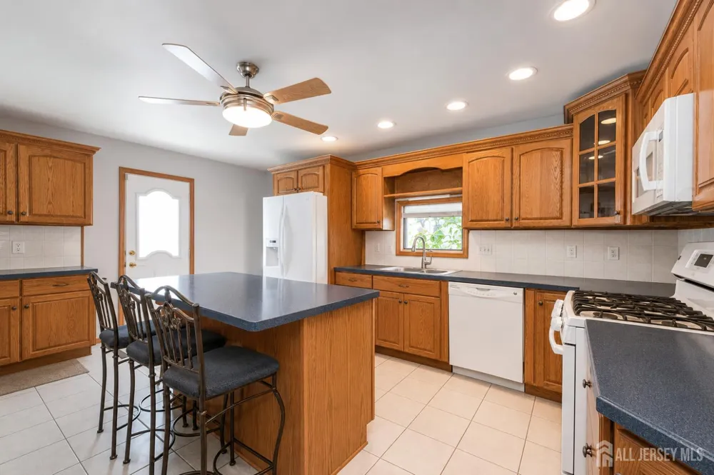 199 Princeton Road Parlin, NJ 08859