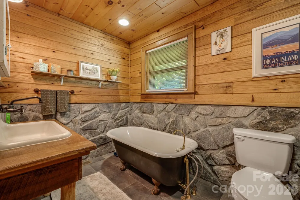 146 Gentry Farm Drive Hot Springs, NC 28743