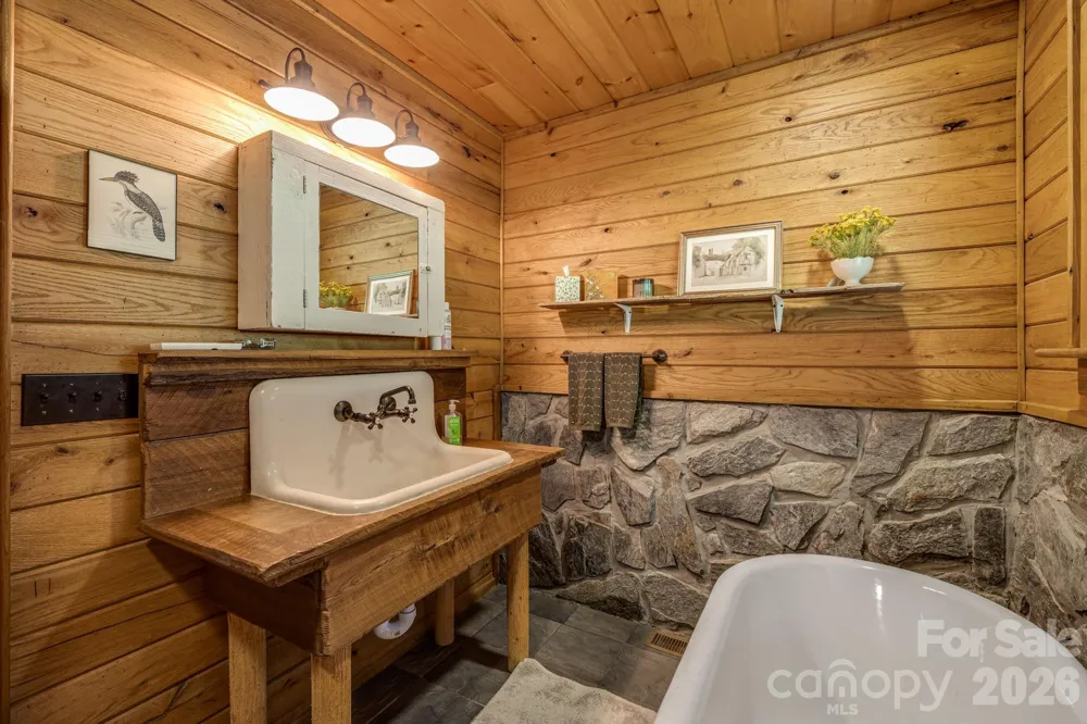 146 Gentry Farm Drive Hot Springs, NC 28743