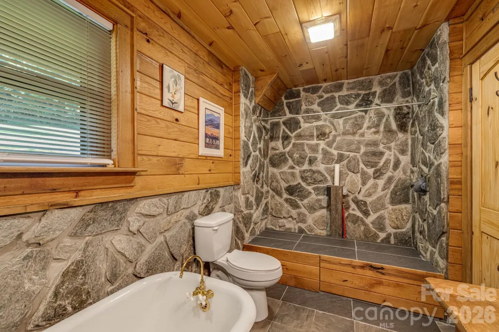 146 Gentry Farm Drive Hot Springs, NC 28743