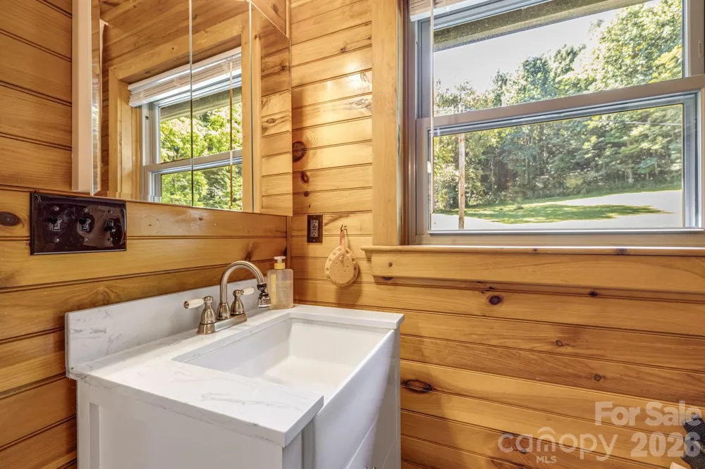 146 Gentry Farm Drive Hot Springs, NC 28743