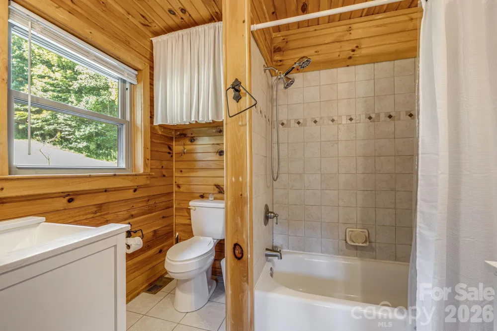 146 Gentry Farm Drive Hot Springs, NC 28743