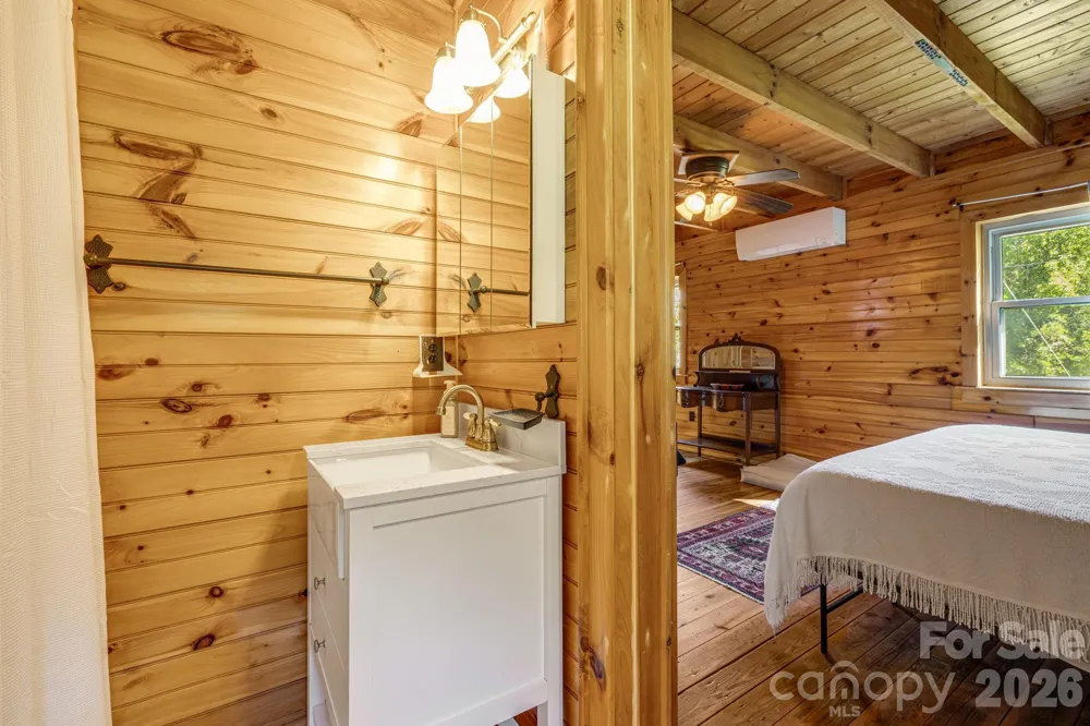 146 Gentry Farm Drive Hot Springs, NC 28743