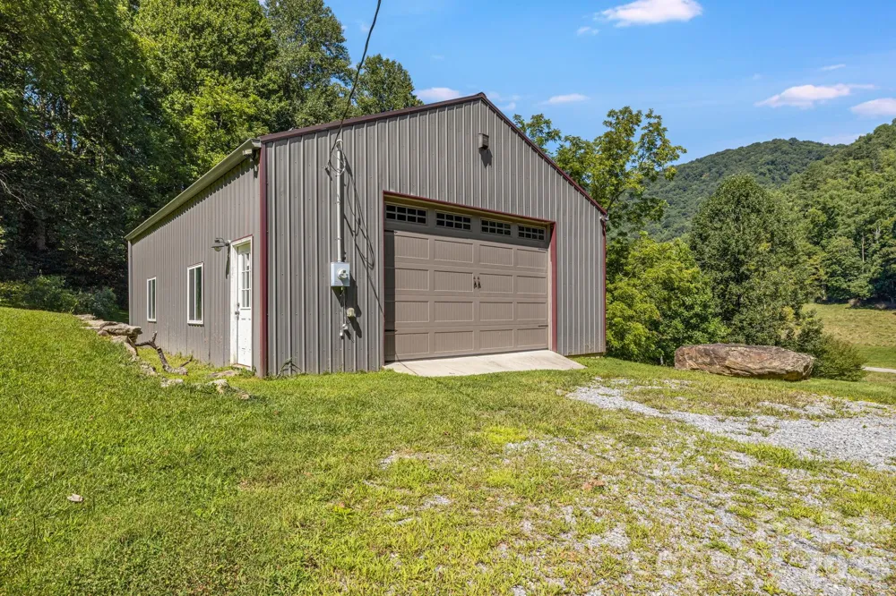 146 Gentry Farm Drive Hot Springs, NC 28743