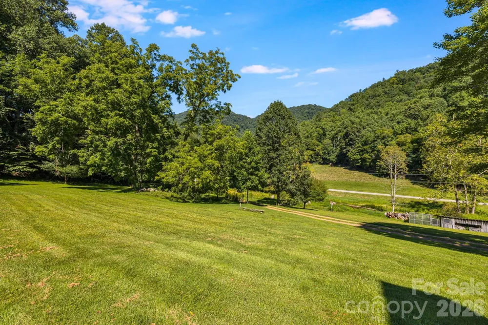 146 Gentry Farm Drive Hot Springs, NC 28743