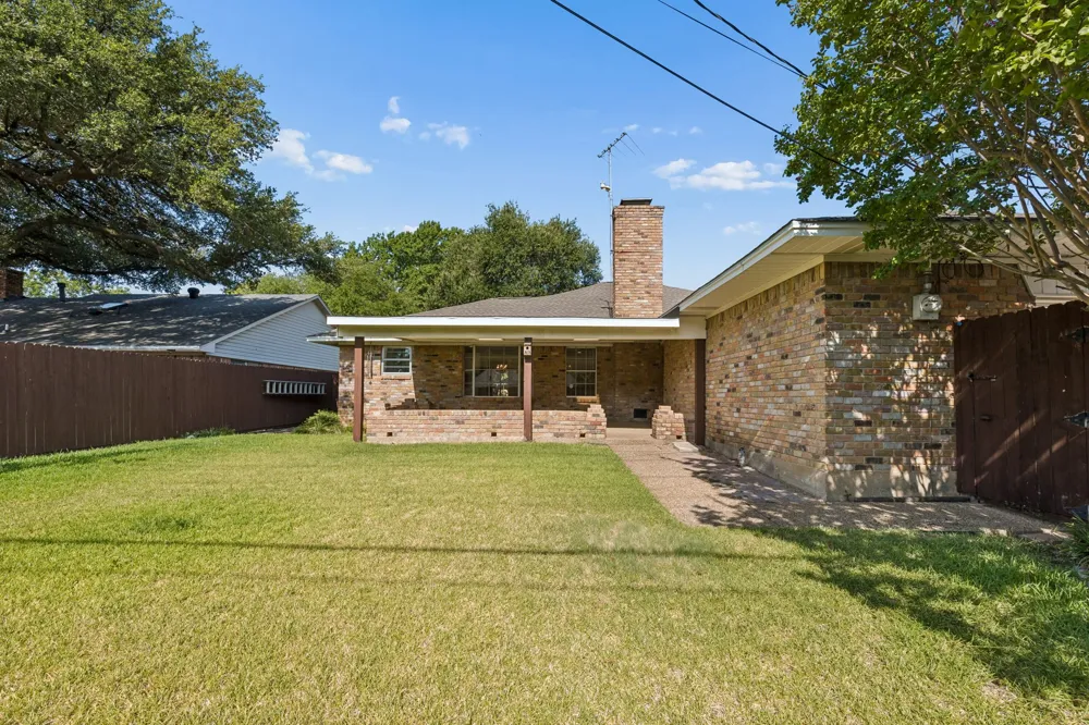 10146 Coveridge Drive Dallas, TX 75238