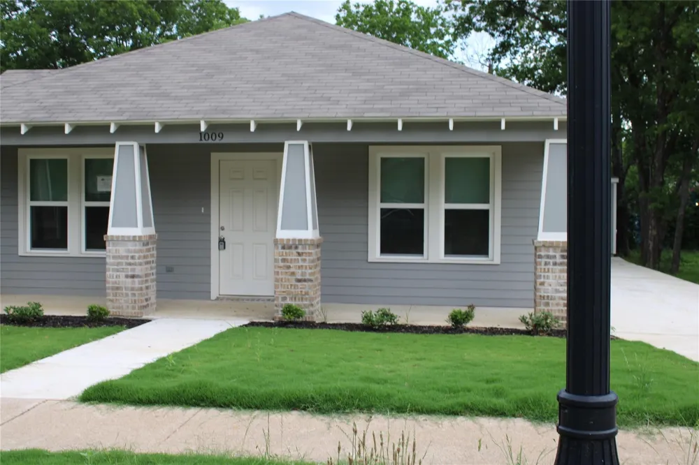 1009 E Cannon Street Fort Worth, TX 76104