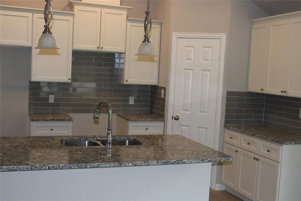 1009 E Cannon Street Fort Worth, TX 76104