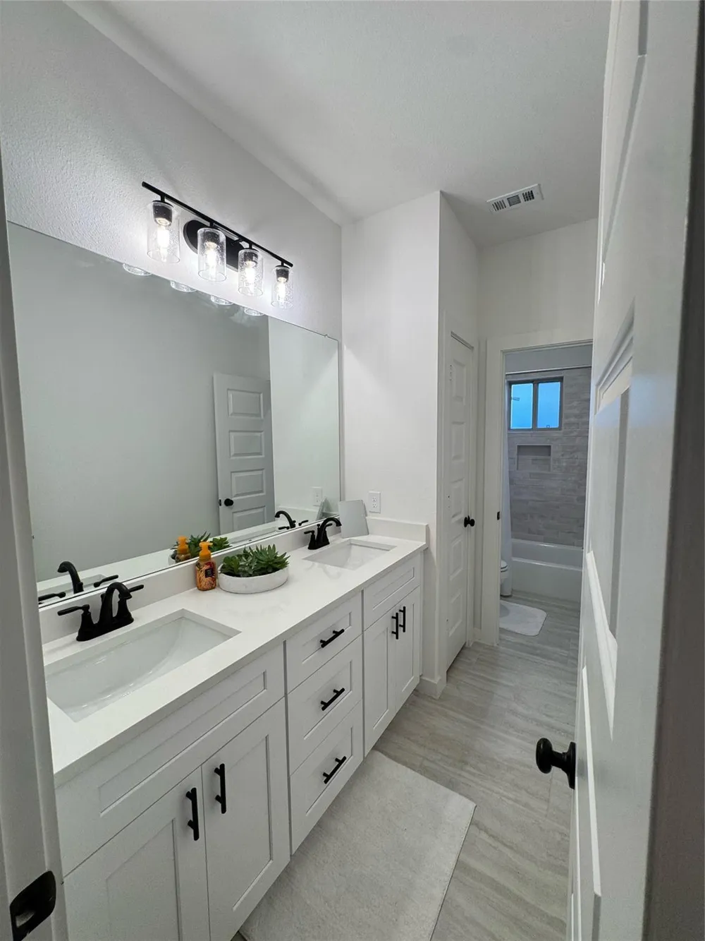6630 Escondido Drive Rosharon, TX 77583