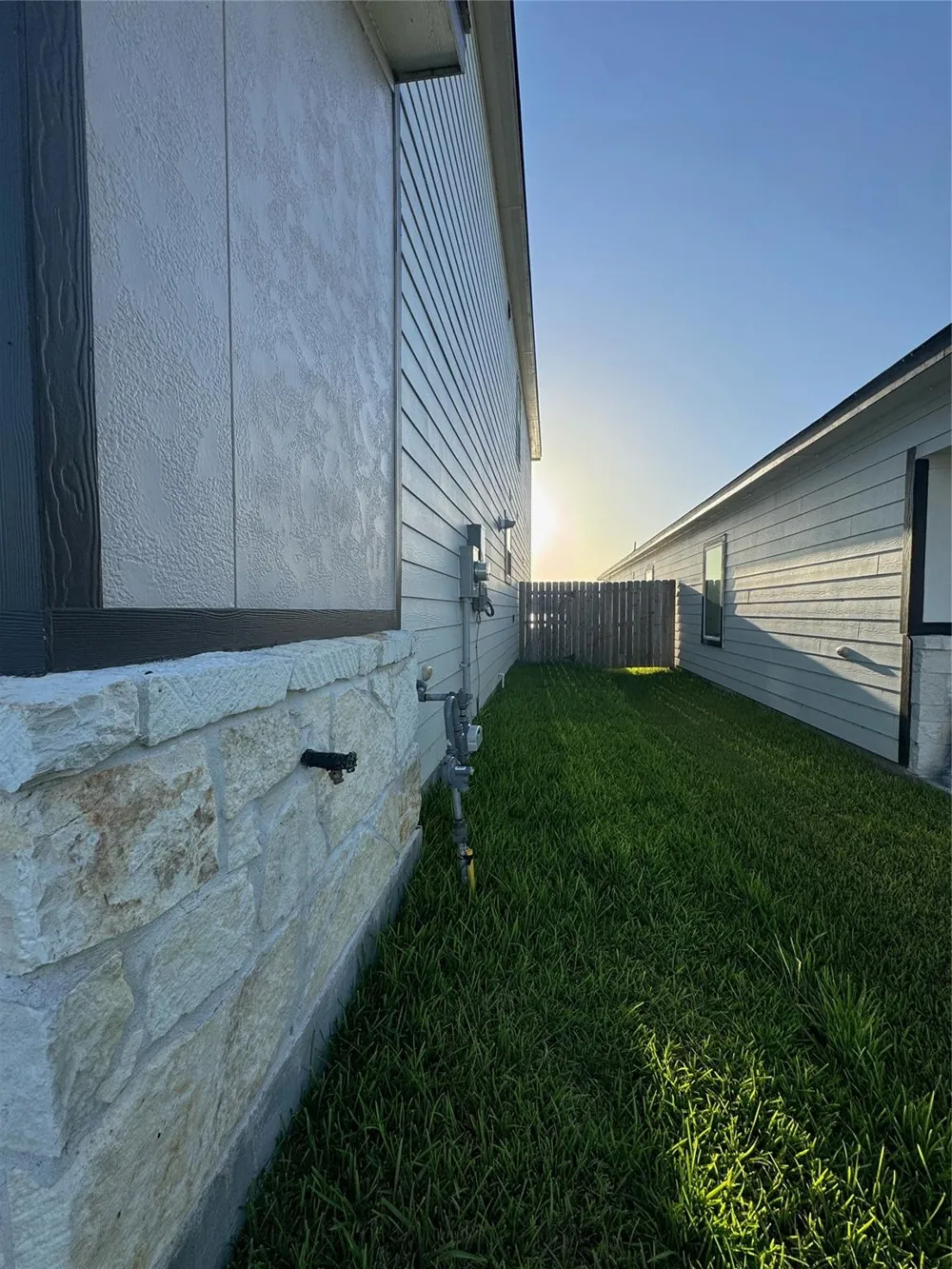 6630 Escondido Drive Rosharon, TX 77583