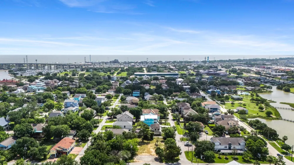 715 Clear Lake Road Clear Lake Shores, TX 77565