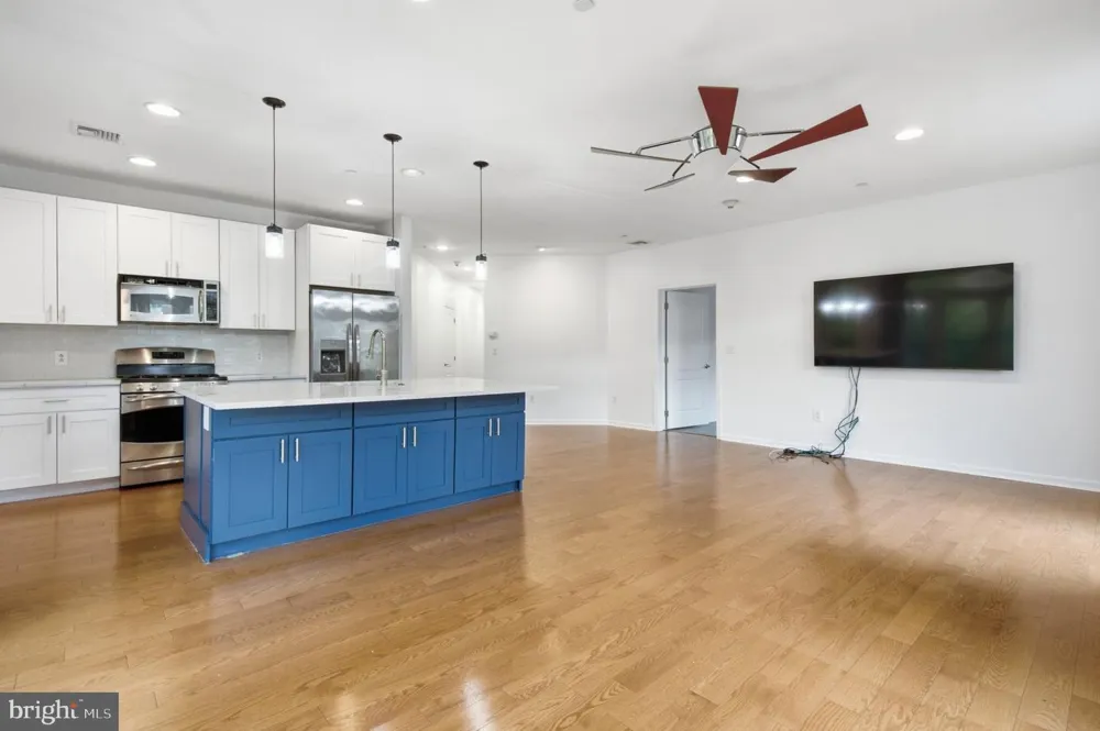 301 CARSON TERRACE Huntingdon Valley, PA 19006