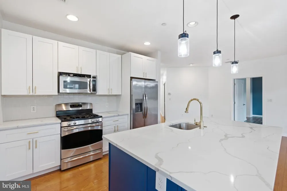 301 CARSON TERRACE Huntingdon Valley, PA 19006
