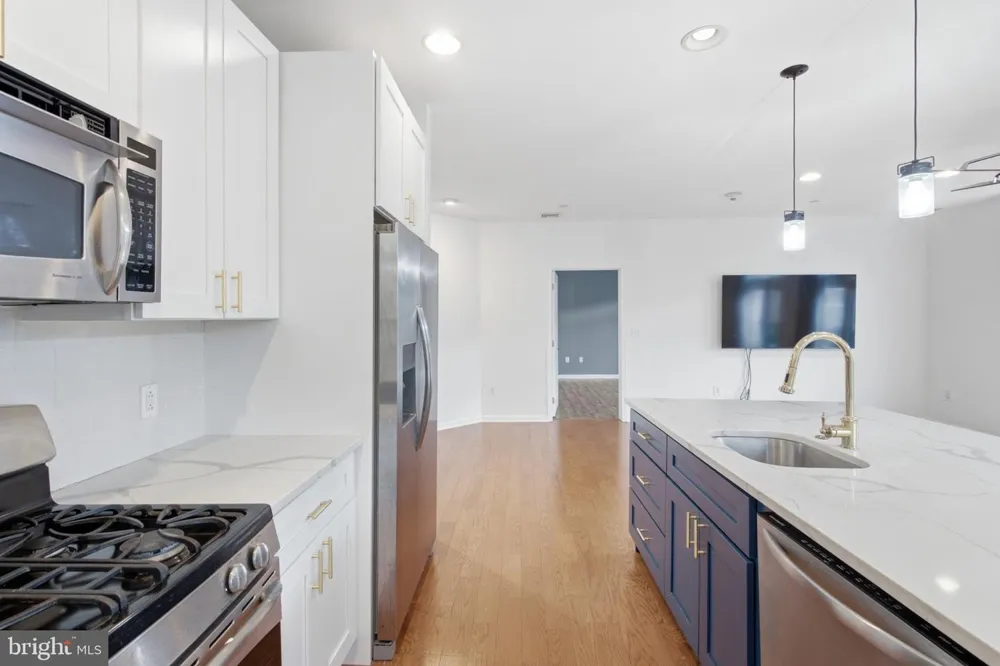 301 CARSON TERRACE Huntingdon Valley, PA 19006