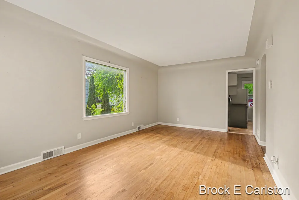 2315 Harding Avenue Muskegon, MI 49441