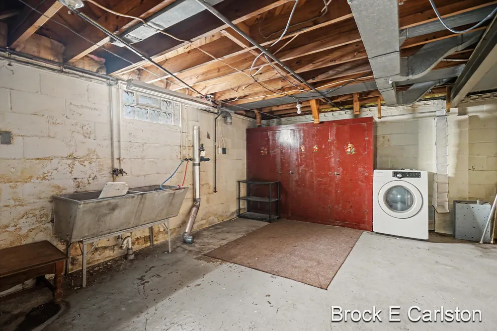 2315 Harding Avenue Muskegon, MI 49441