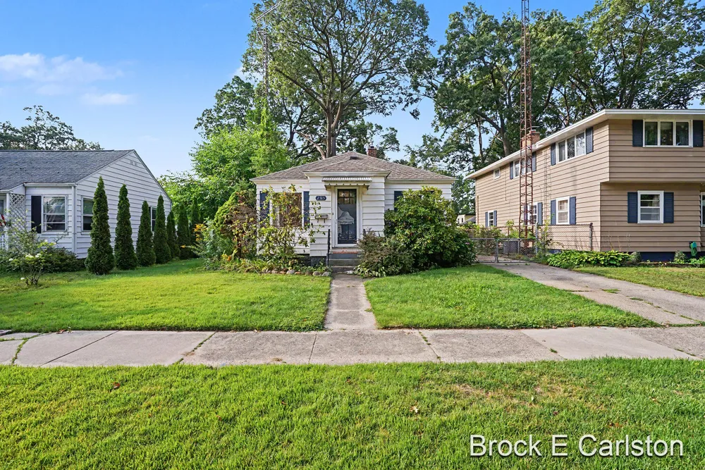 2315 Harding Avenue Muskegon, MI 49441